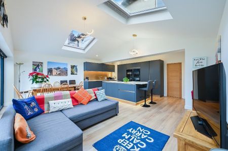 4 bedroom end of terrace house to rent - Photo 5