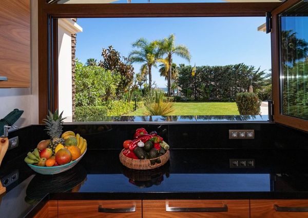 Luxury Villa for rent in Marbella Del Este, Andalusia