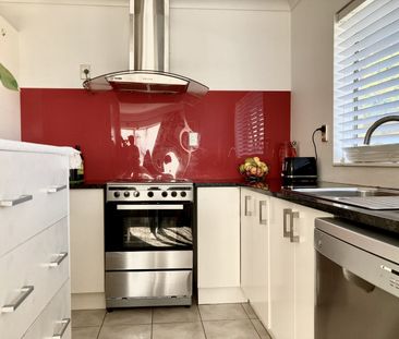 Low maintenance home with double garage - Photo 1