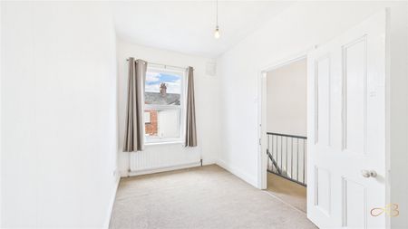 3 Bedroom Terraced - Photo 3