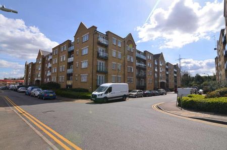 Black Eagle Drive, Northfleet, DA11 - Photo 2