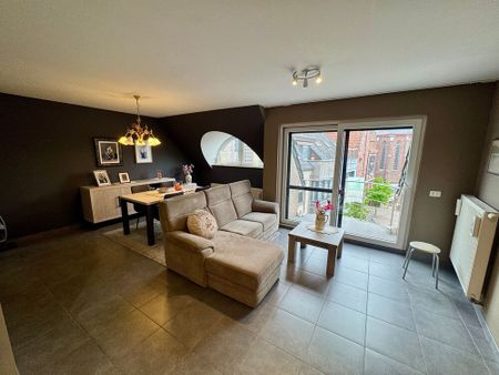 Appartement met 2 slaapkamers en autostaanplaats in centrum Ruddervoorde - Photo 3