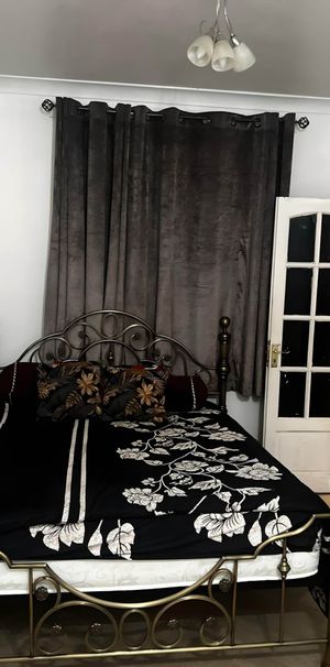 Guide Price £1,000 pcm - Available Now - Part Furnished - Photo 1