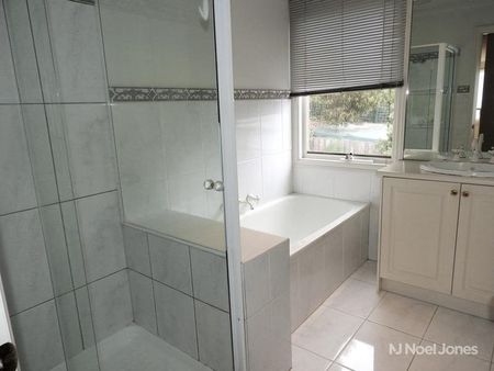 17 Jising Court, DONCASTER EAST - Photo 2