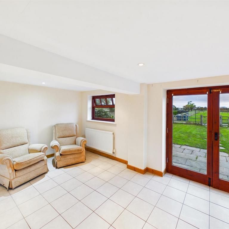 1 bedroom barn conversion to rent - Photo 1