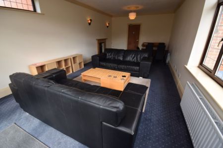 5 Bedroom House To Rent in Charminster - £2,300 pcm Tenancy Info - Photo 5