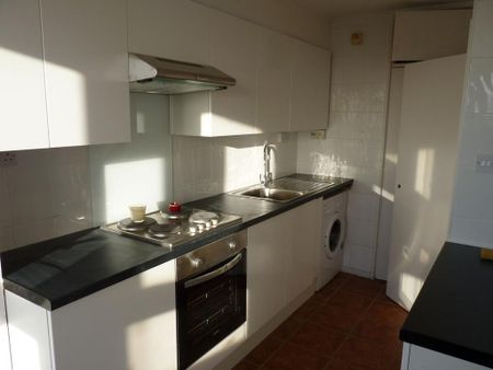 2 bedroom property to rent - Photo 3