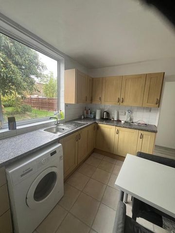 4 Bed Semi-Detached House, Clarence Crescent, SW4 - Photo 5