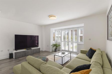4 bedroom semi-detached house to rent - Photo 3