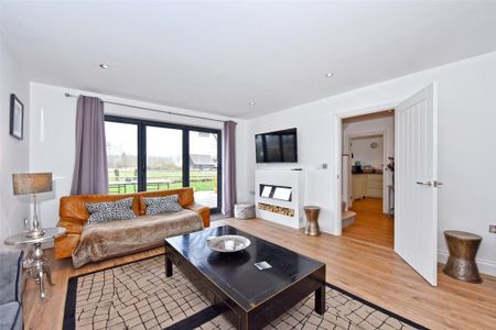 4 bedroom detached house to rent - Photo 3