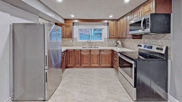 For Lease - 32 Westmoreland Court, Markham, Ontario - Photo 1