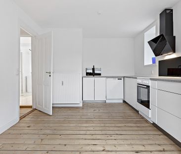 Eksklusiv herskabslejlighed i to etager med klassisk patriciercharm... - Photo 3