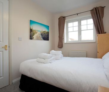 2 Bed Terraced House, Tavistock Close, LS12 - Photo 3