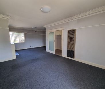 Minutes from Oakleigh Central - Photo 2