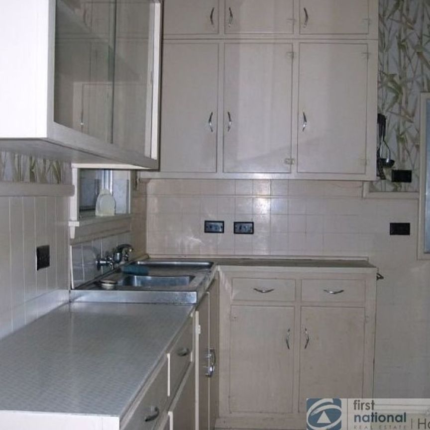 Located in the heart of Doveton - Photo 2