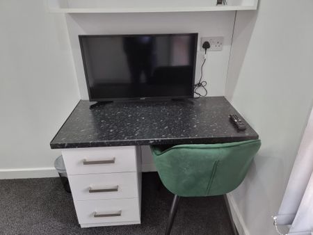 2 bedroom apartment to rent - Photo 4