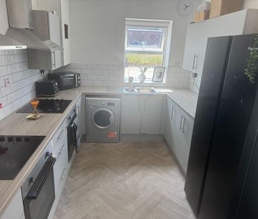 1 bedroom in a house share to rent - Photo 2