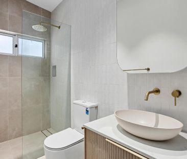 Stylish, Light-Filled Garden Flat in the Heart of Elanora Heights -... - Photo 1