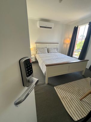 Roxburgh Park - Photo 1