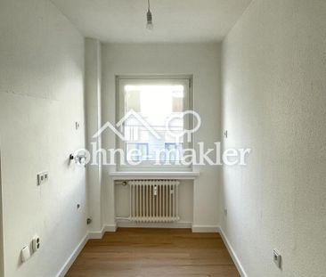 Modernisierte 2,5-Zimmer-Wohnung im 2. Obergeschoss mit Balkon - Photo 4