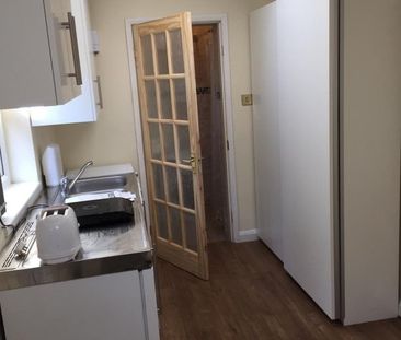 Studio Flat, Granville Road, S2 - Photo 3