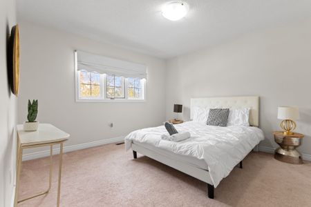 For Lease - 2556 Hammond Road, Mississauga, Ontario - Photo 2