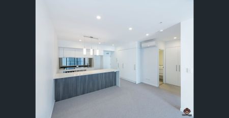 Stunning 1 bedroom apartment in a Lifestyle rich complex - Photo 3