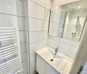 Location Appartement 3 pièces 40m² LYON 3ème - Photo 3