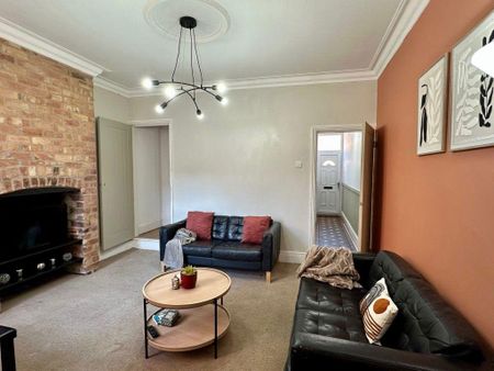 4 bedroom terraced house to rent - Photo 3