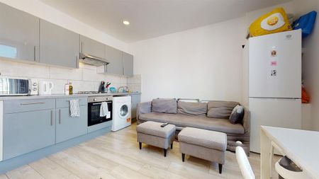 3 bedroom flat to rent - Photo 2