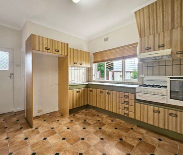 Newly refreshed three bedroom home offers a lifestyle of convenienc... - Photo 2