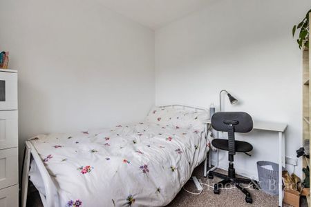 4 bedroom semi-detached house to rent - Photo 4