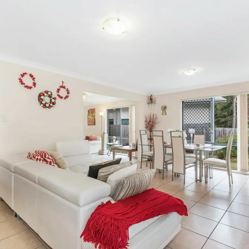 Spacious Family Home in a Peaceful Carindale Pocket - Photo 1