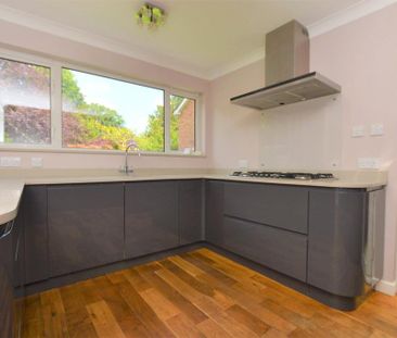 4 bedroom detached house to rent - Photo 1