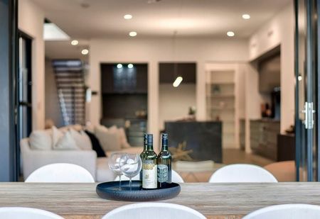 Luxury Living in Prime Location! - Photo 5