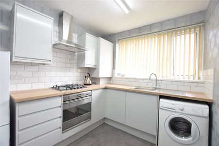 12, Queens Court, Moortown, Leeds, West Yorkshire, LS17 5PL - Photo 3