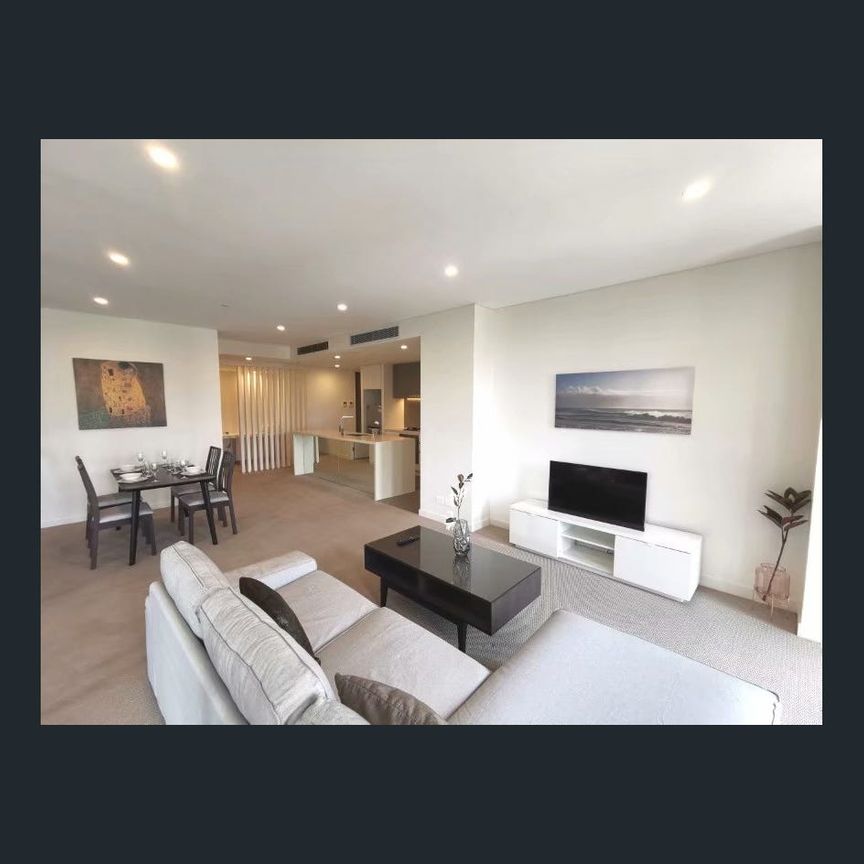 Oversized Luxury 3-Bedroom Furnished Apartment – Nearly 200m² on Title - Photo 1