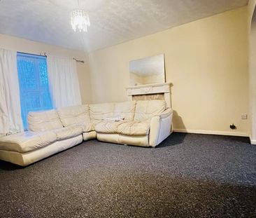 4 bedroom semi-detached house to rent - Photo 2