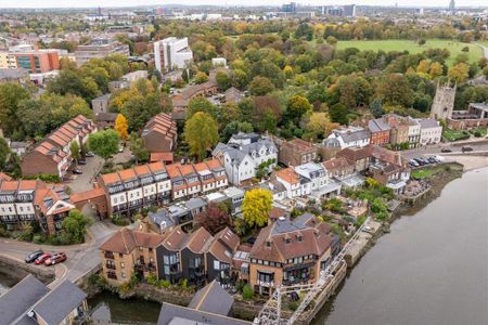 5 bedroom detached house to rent - Photo 4