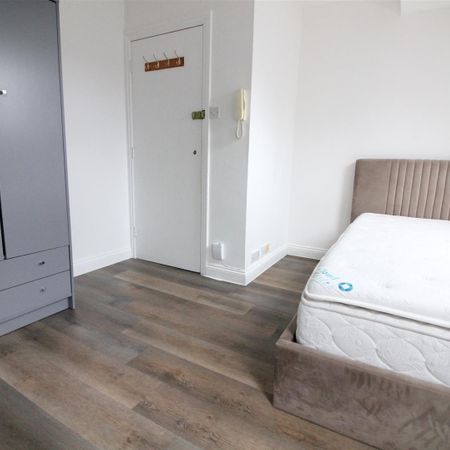 Hanger Lane, London - Photo 3