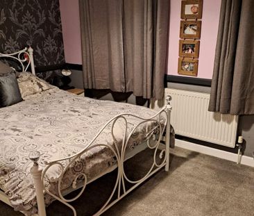 2 bedroom end of terrace house to rent - Photo 4