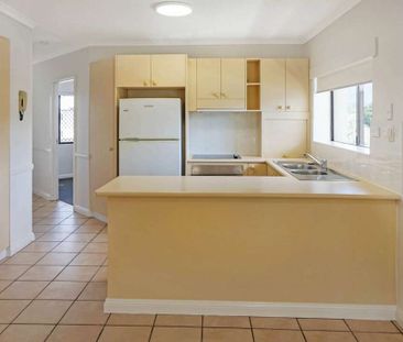 Cozy Top Floor Apartment in Cairns North - Photo 6