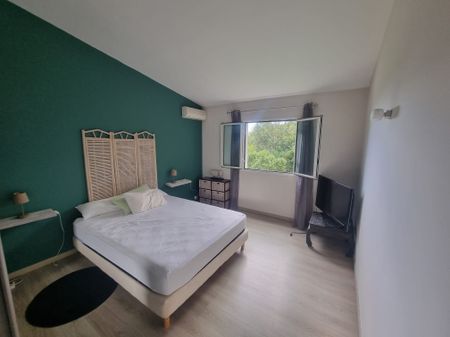 Location Maison 4 pièces 121m² BERNICA 97435 - Photo 4