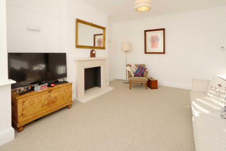 4 bedroom semi-detached house to rent - Photo 2