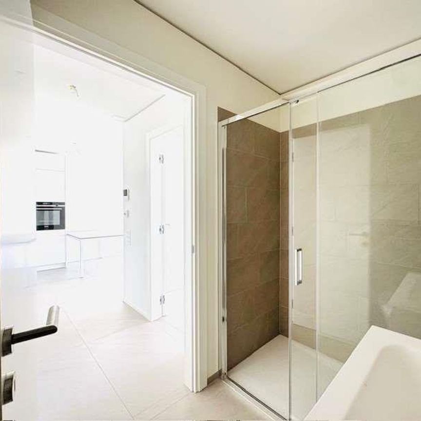 Prestigöses und neues 2.5-Zimmer-Wohnung zur Miete mit bezauberndem Seeblick in Bioggi - Photo 1