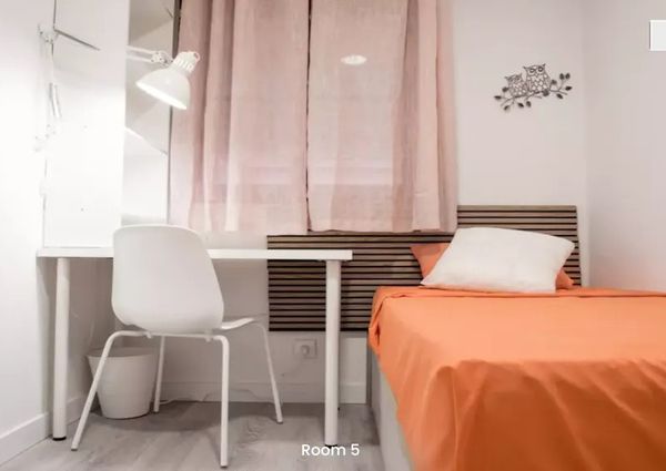 Calle Matilde Hernández, Madrid, Community of Madrid 28019