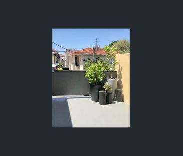 Stylish Two-Level Townhouse in a Quiet, Convenient Location - Photo 4