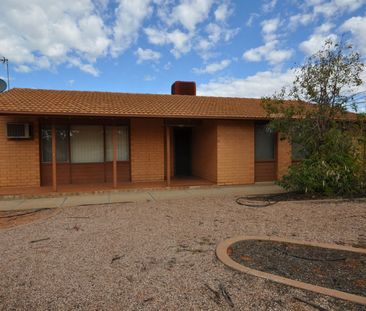 10 Davies Crescent, Port Augusta West - Photo 5