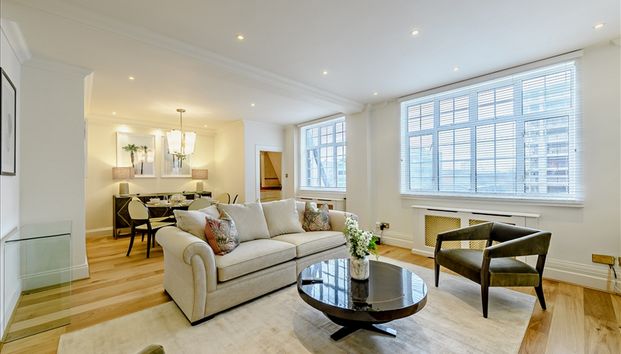 Luxurious 3-Bedroom Apartment with Stunning Regent’s Park Views – St John’s Wood NW8 - Photo 1