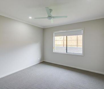 Large Near New Modern Family Home - Photo 2